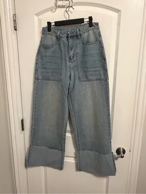 Light Wash Wide Leg Women’s Cuffed Jeans – Casual Front-Pocket Style